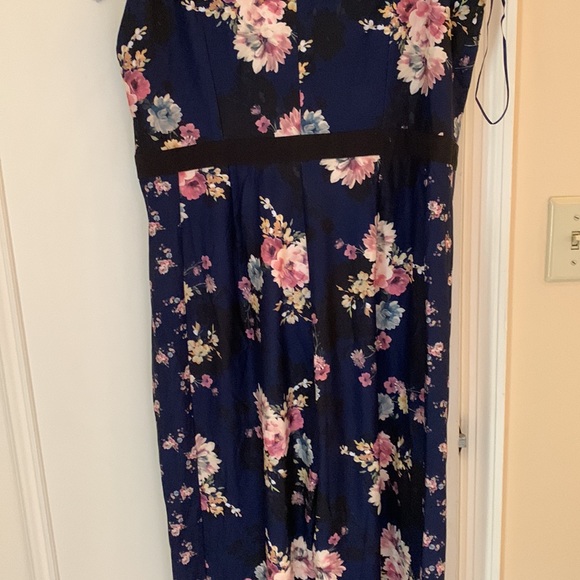 Little mistress navy blue with floral jumpsuit tie waist NWT size 10 - Picture 6 of 12
